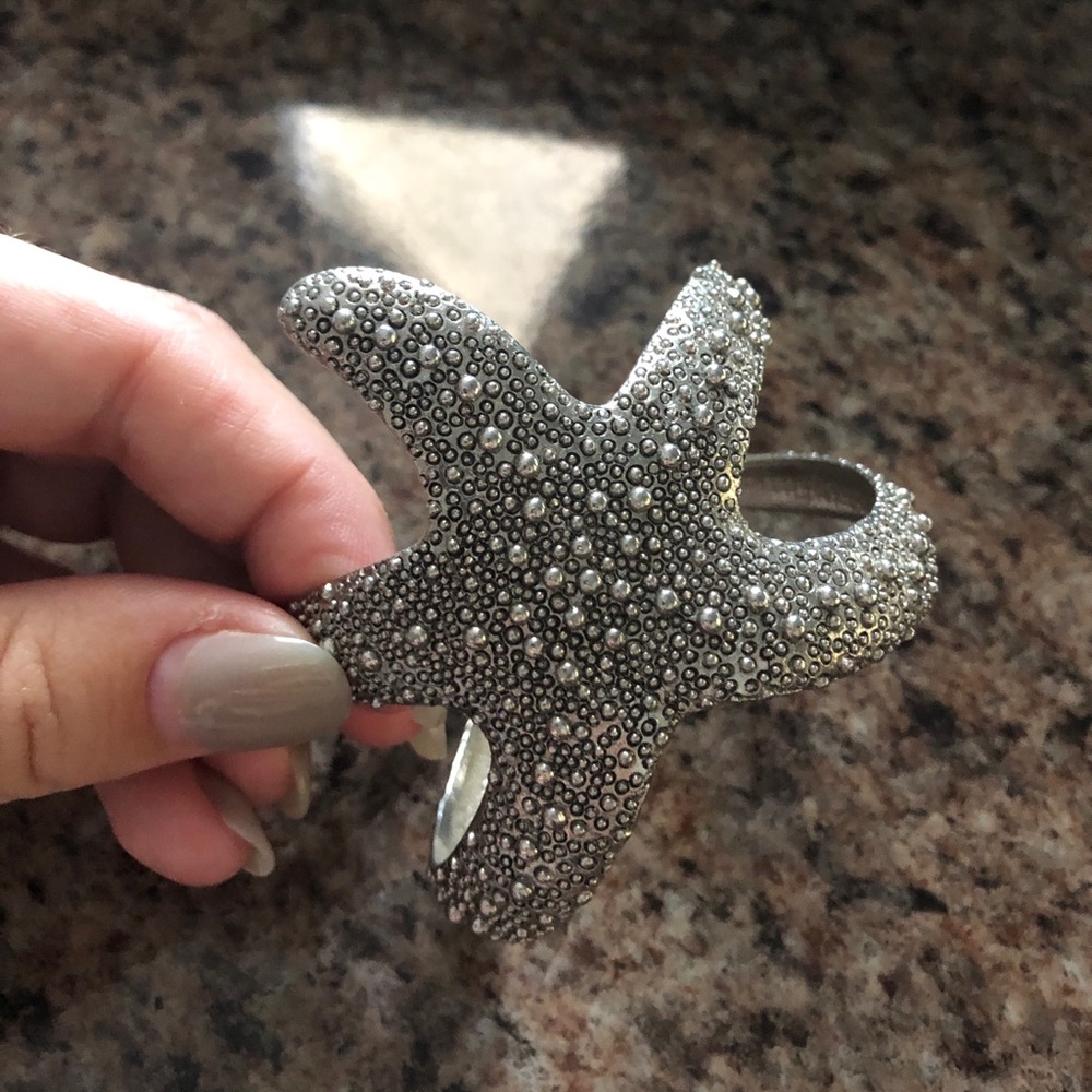 ✨✨ Starfish Bangle ✨✨ - Picture 2 of 9